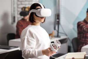 Mixed Reality w biznesie i edukacji Jak mieszana rzeczywistość zmienia zasady gry