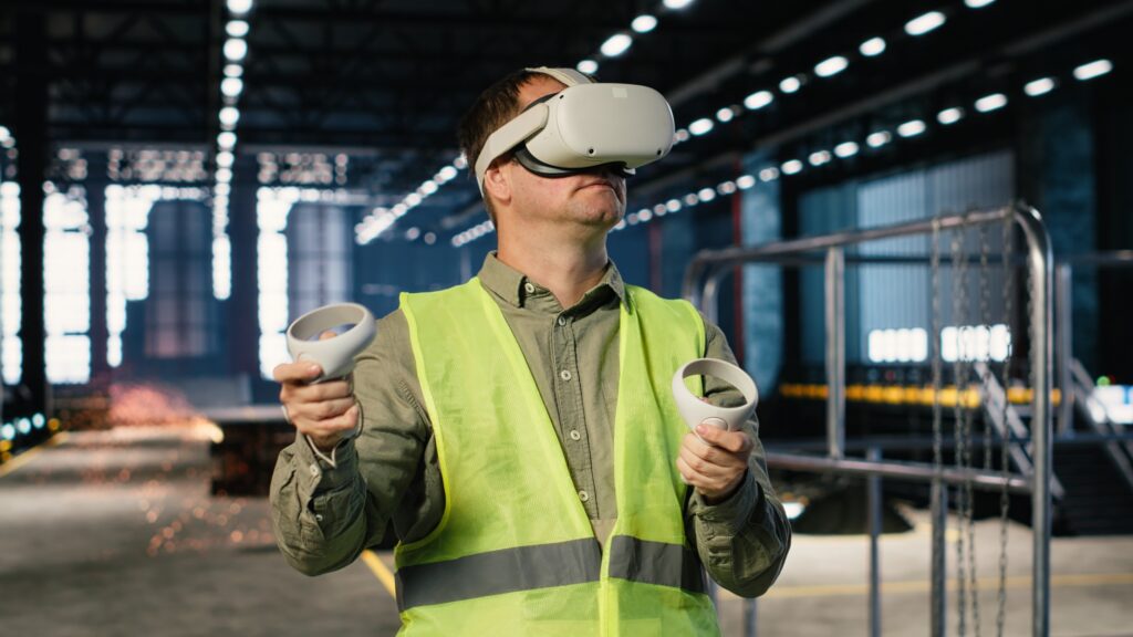 Operator maszyny w goglach Mixed Reality wykonujący procedurę serwisową na hali produkcyjnej Industry 4.0.